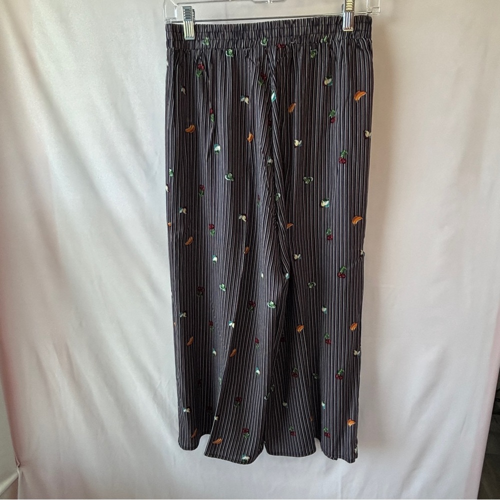 One Clothing Sz M Navy Stripe w/Fruit Multicolor Wide Leg Capri Trendy Rayon Chi